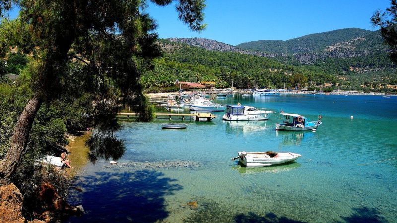 Milas’a bağlı Filiz Koyu, kamp yapmak isteyenler ve günübirlik denize