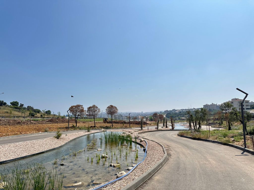 Bandırma Belediyesi, kent genelinde sürdürdüğü ulaşım ve çevre düzenleme çalışmalarına