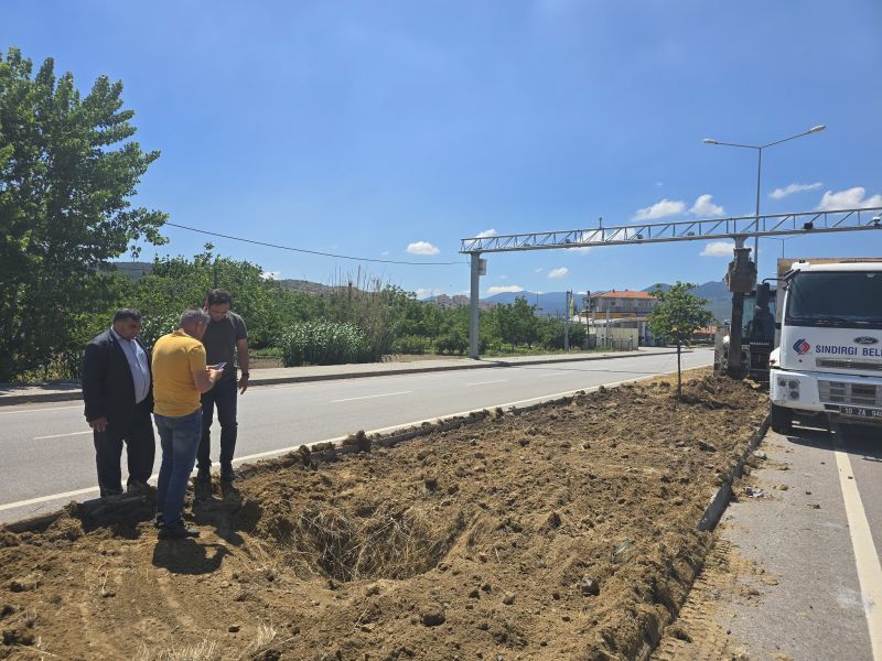 Sındırgı Belediyesi, ilçe genelinde devam eden altyapı ve üstyapı çalışmalarını