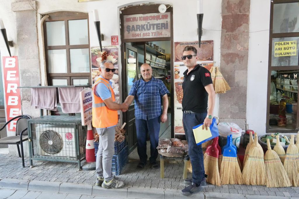 Burhaniye’de “Çöp Atma” Dönemi Başladı! Kurala Uymayana Ceza Yağacak 503933959 1168703805295986 2836277639707751227 n - Marmara Bölge Gazetesi