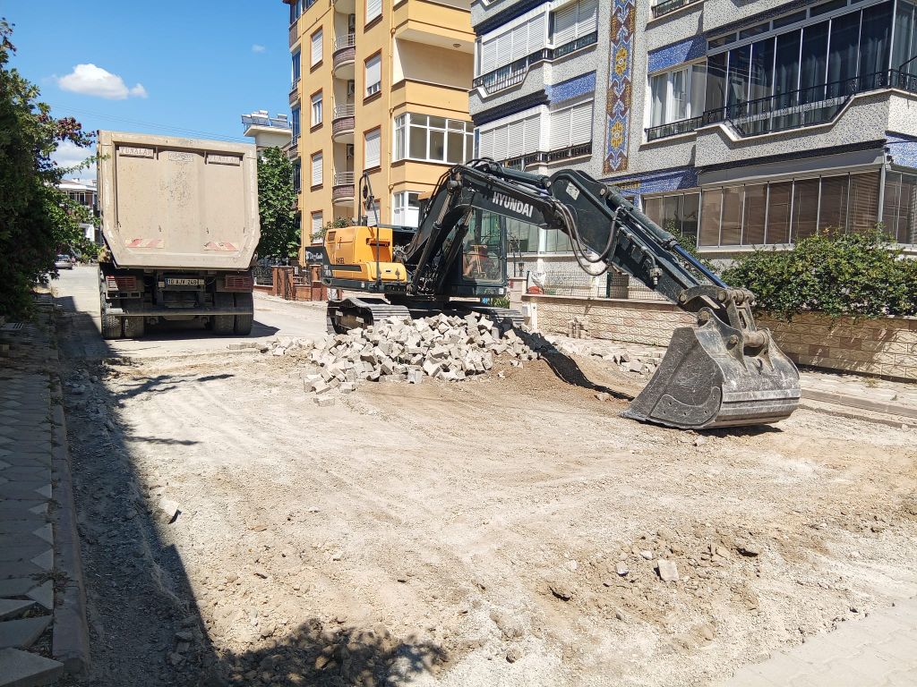 Edremit’te Sokak Resmen Enkaz Alanına Döndü 504381361 738674688523559 8717847167282245741 n - Marmara Bölge Gazetesi