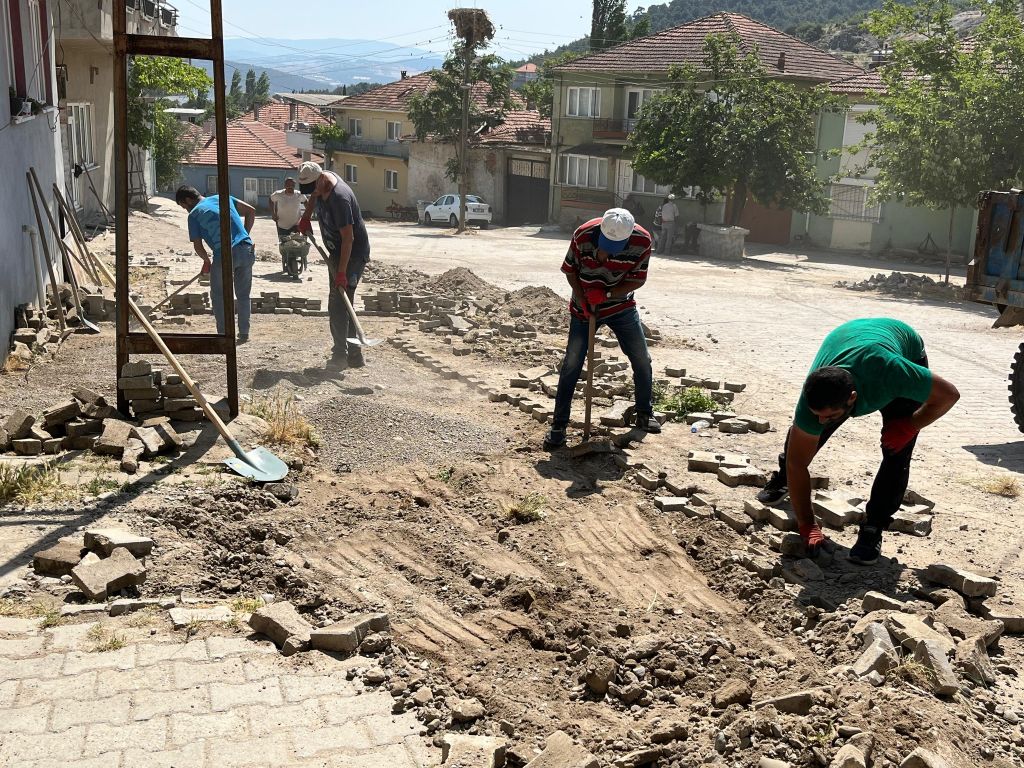 Bigadiç Belediyesi, ilçenin farklı noktalarında yaşam kalitesini artırmaya yönelik çalışmalarını