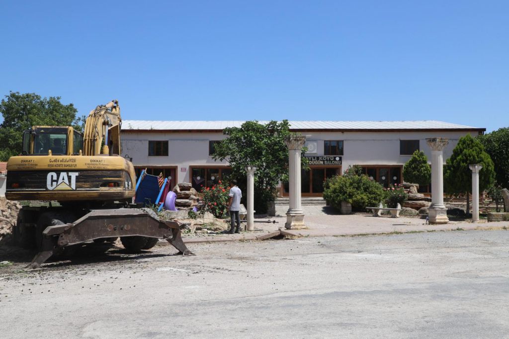 Gönen Belediyesi, ilçenin dört bir yanında gerçekleştirdiği altyapı ve çevre