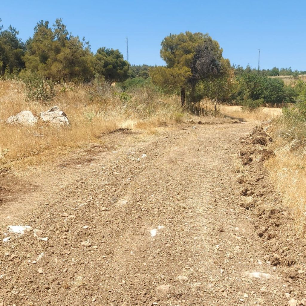 Bigadiç Belediyesi, ilçenin kırsal mahallelerinde başlattığı arazi yolu düzenleme çalışmalarıyla
