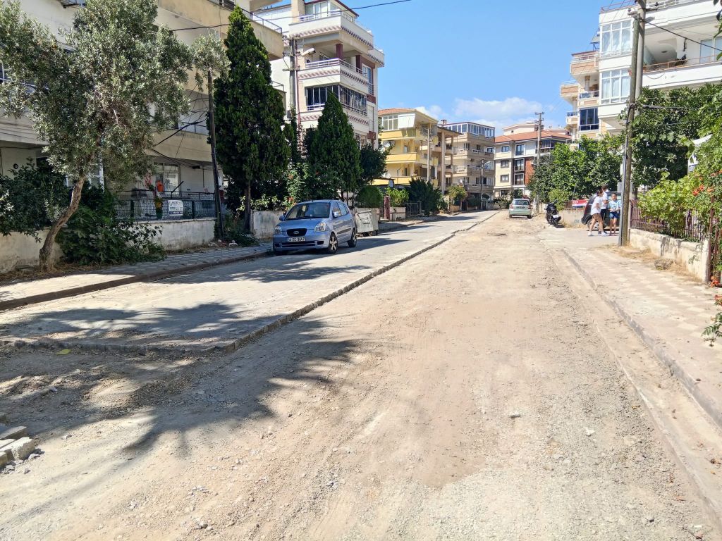 Edremit’te Sokak Resmen Enkaz Alanına Döndü 514931542 738674728523555 260474112502031486 n - Marmara Bölge Gazetesi