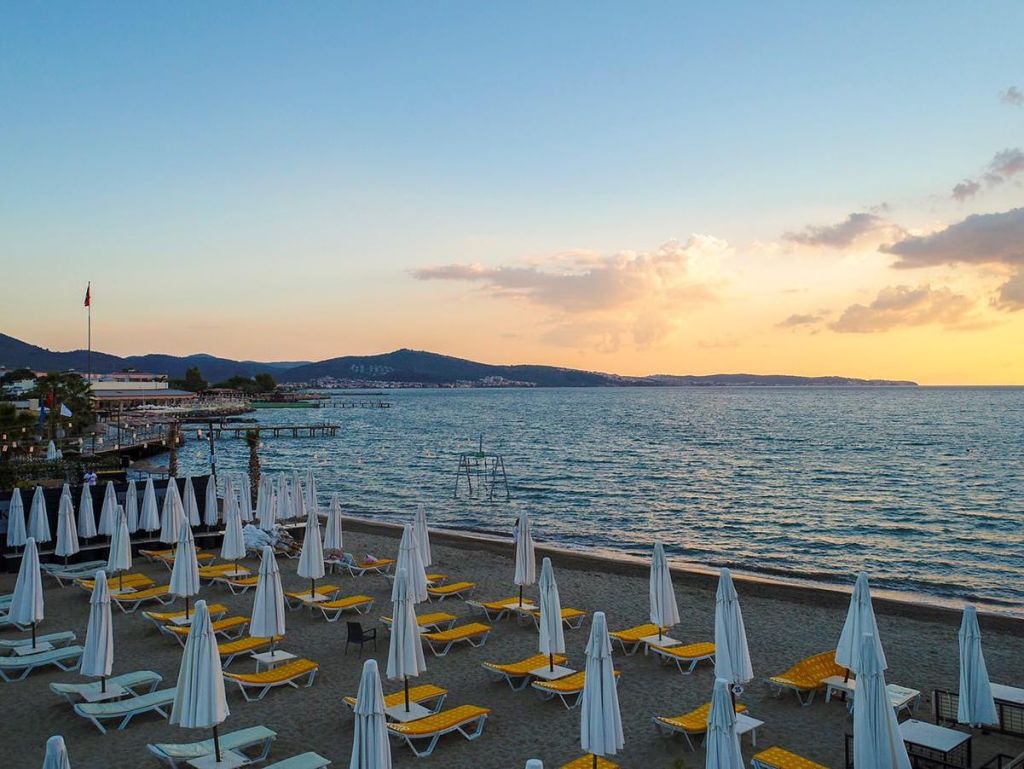 Burhaniye’nin gözbebeği Ören’de yer alan Paprika Beach, sıradan bir plaj