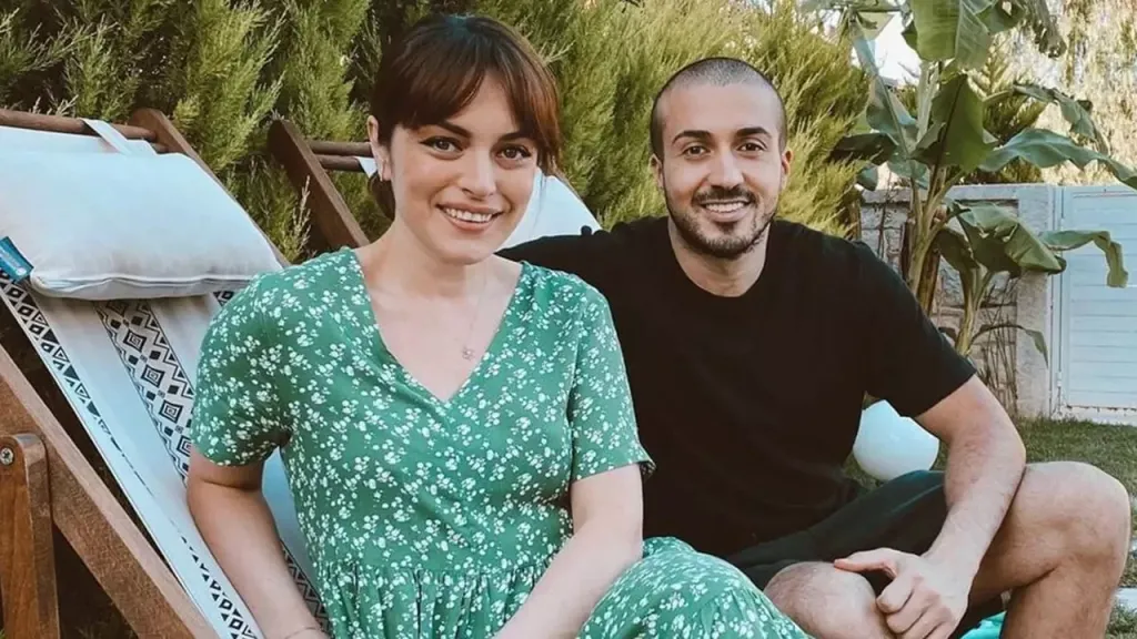 Oyuncu Ezgi Mola ile işletmeci eşi Mustafa Aksakallı, evliliklerine son