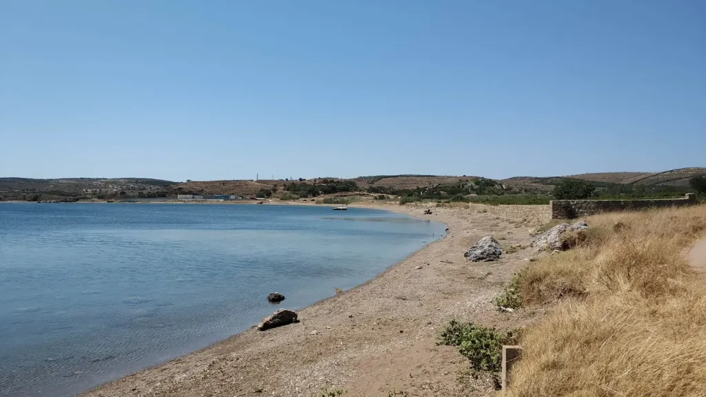 Sessizliğiyle Büyüleyen Bu Koy, Berrak Denizi ve Rüzgârsız Doğasıyla Huzurlu Kaçış Noktası Arayanları Kendine Çekiyor AF1QipNht2QrmS5b2osyKdQ0MxN0 LbUJTEOKKcUWtSxs1600 k no - Marmara Bölge Gazetesi