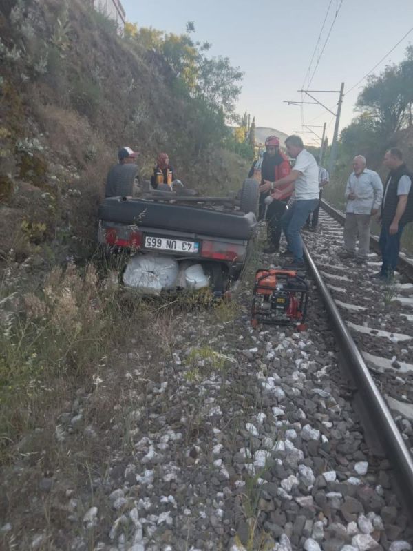 Balıkesir'in Dursunbey ilçesinde yaşanan trafik kazası yürekleri ağızlara getirdi. Kontrolden