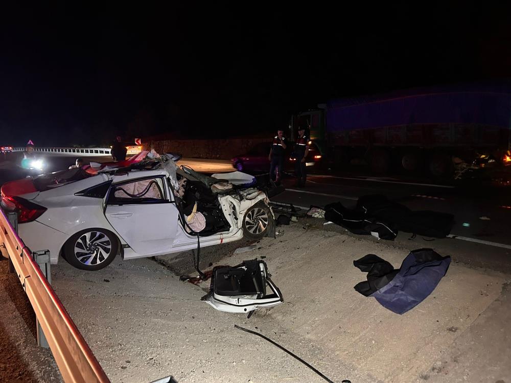 Balıkesir’de Kurban Bayramı Arefesinde Feci Kaza: 2 Ölü, 3 Yaralı AW470472 01 - Marmara Bölge Gazetesi