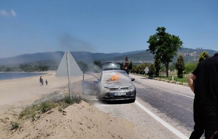 Balıkesir’in Erdek ilçesi Düzler mevkiinde, yurtdışı plakalı bir otomobilde çıkan