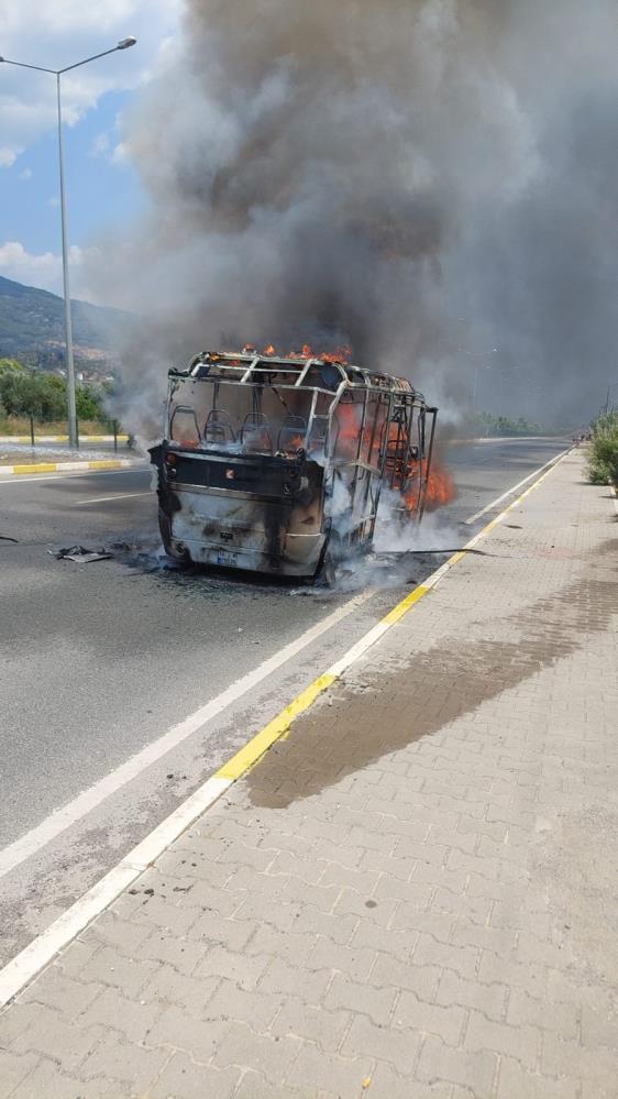 Balıkesir’in Edremit ilçesine bağlı Narlı Mahallesi’nde, trafikte seyir halindeki bir