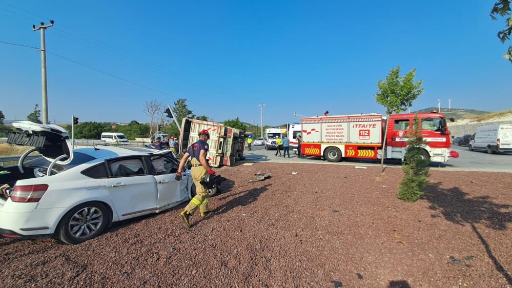 Balıkesir’in Karesi ilçesinde, kırmızı ışık ihlali sonucu meydana gelen trafik