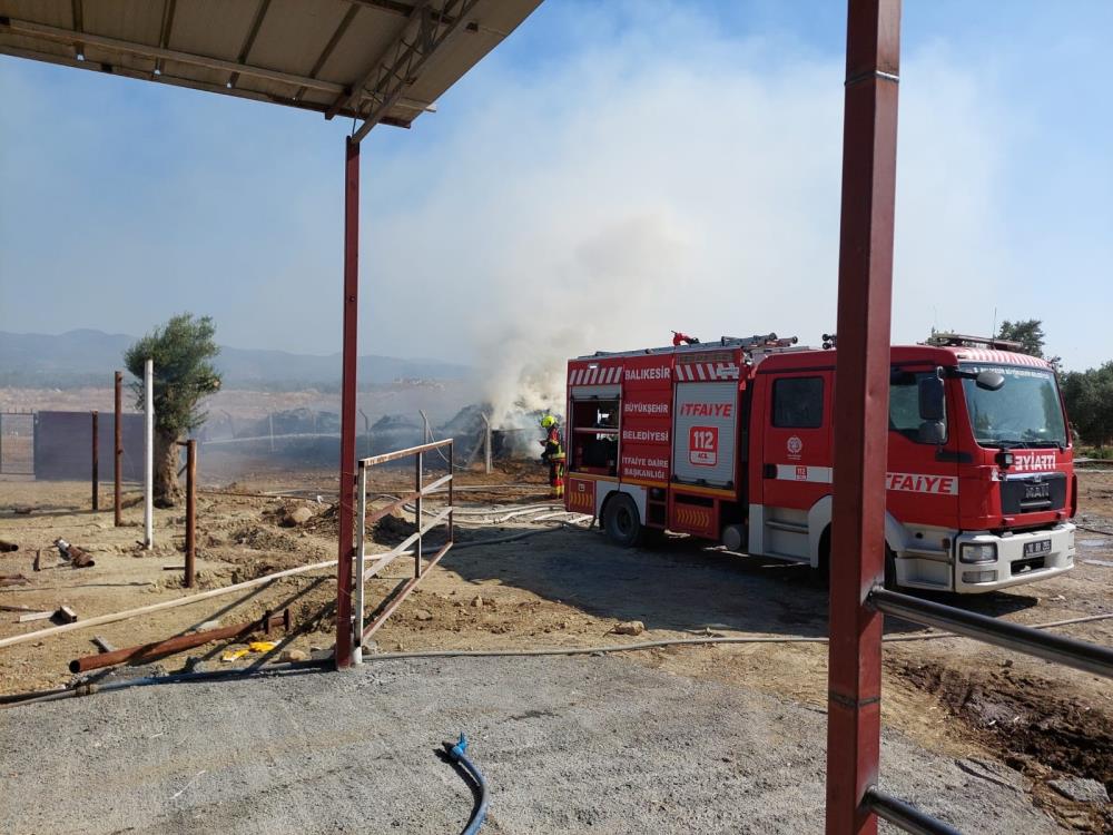 Edremit'te Çiftlik Yangını! AW484065 01 - Marmara Bölge Gazetesi