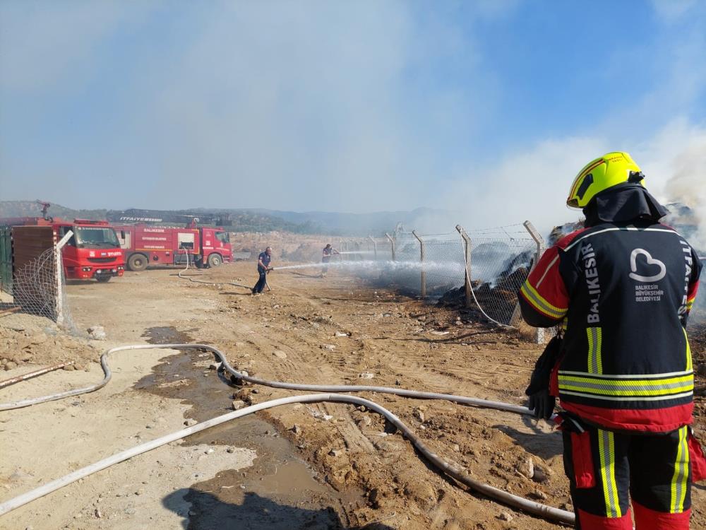 Edremit'te Çiftlik Yangını! AW484065 02 - Marmara Bölge Gazetesi