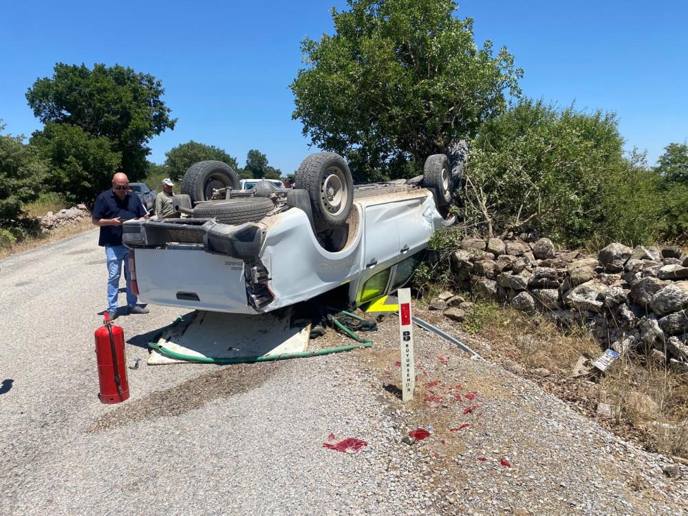 Balıkesir’in İvrindi ilçesinde kontrolden çıkan bir otomobil takla atarak ters
