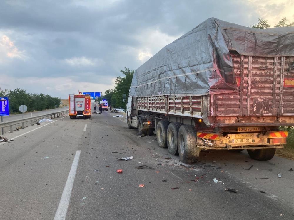 Balıkesir’in Susurluk ilçesinde sabah saatlerinde meydana gelen feci kazada, ağır