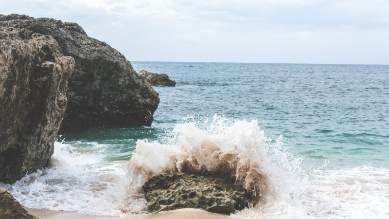 Turkuaz sularıyla ziyaretçileri büyüleyen Kaputaş Plajı'na bu yaz gitmek isteyenler