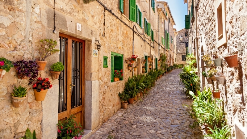 Bandırma’nın kıyısında sessizliğini koruyan Misakça, doğayla iç içe huzurlu yapısıyla