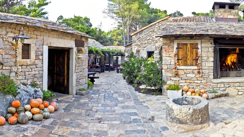 Turanköy, Balıkesir Erdek’in saklı kalmış doğa harikası olarak, sakin ve