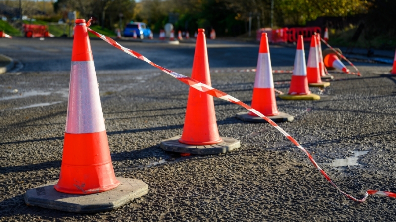 Bandırma Belediyesi, hastane yolunu tamamlayarak ulaşımı daha güvenli hale getirdi.