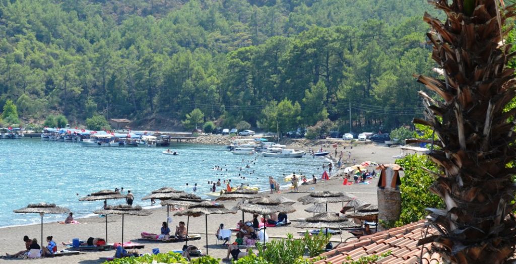 Muğla’nın Marmaris ilçesi ile Göcek arasında kalan Ekincik Koyu, kalabalıklardan