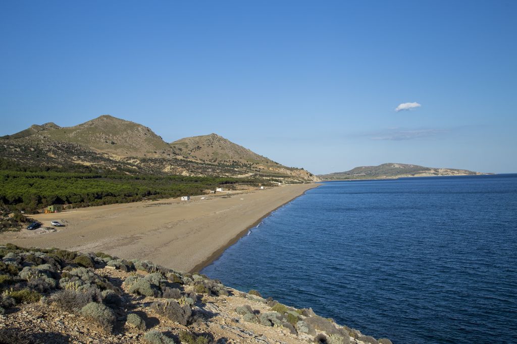 Gizli Liman, adeta zamanın durduğu bir koy.  Gürültüden uzakta,