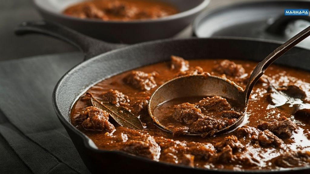 Kurban Etinden Yahni Nasıl Yapılır? Lezzet Sırları ve Püf Noktaları Phaselis Koyu 2025 06 02T182041.132 - Marmara Bölge Gazetesi