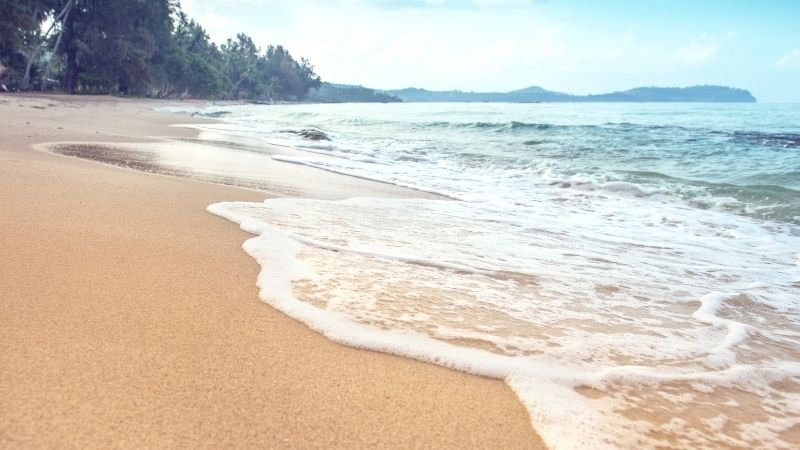 Muğla’nın turizm cennetlerinden Fethiye’de yer alan Çalış Plajı, sadece deniziyle