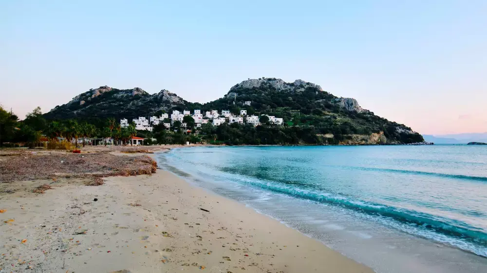 Muğla’nın Datça Yarımadası’nda yer alan Karaincir Plajı, son yıllarda hem