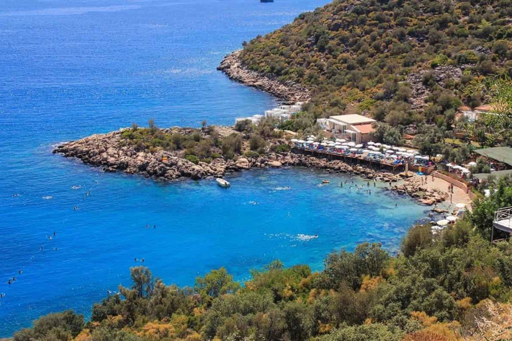 Antalya’nın incisi Kaş’ın Çukurbağ Yarımadası’nda yer alan Hidayet Koyu, hem