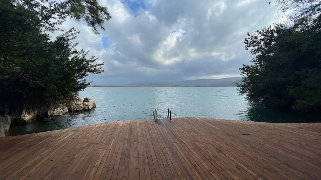 Sadece Denize Değil, Doğaya da Aşık Olacaksınız: Ege’nin Bu Koyu Sizi Bekliyor! albay koyu 1024x576 1 - Marmara Bölge Gazetesi
