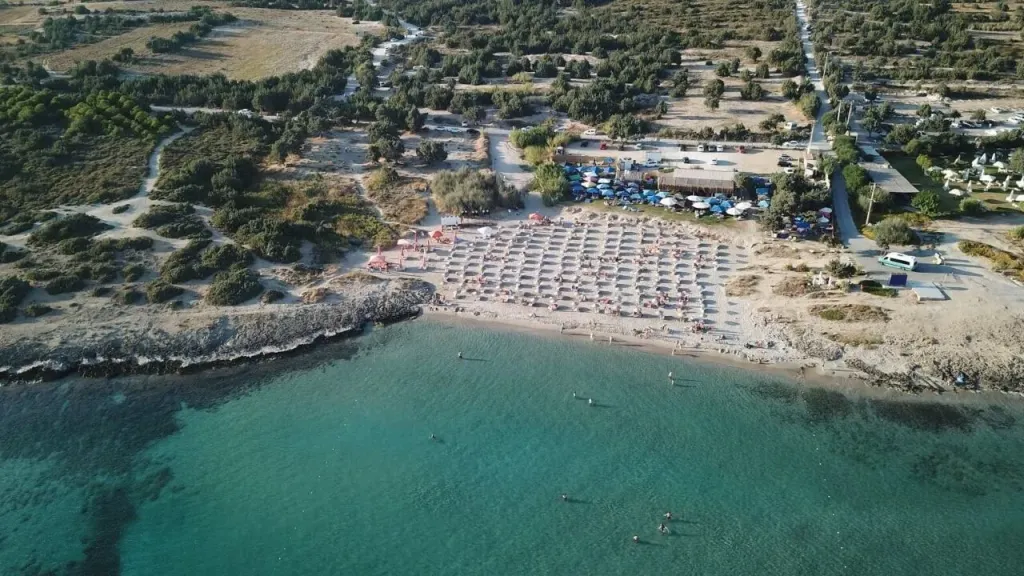 Yaz sıcakları bastırdığında denizle buluşmak isteyenler için İzmir, 2025 sezonunda