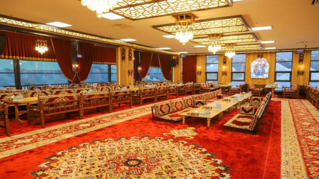 Edremit Körfezi Dostlar Derneği’nin düzenlediği, Hüseyin Gelici şefliğindeki “Sıra Gecesi