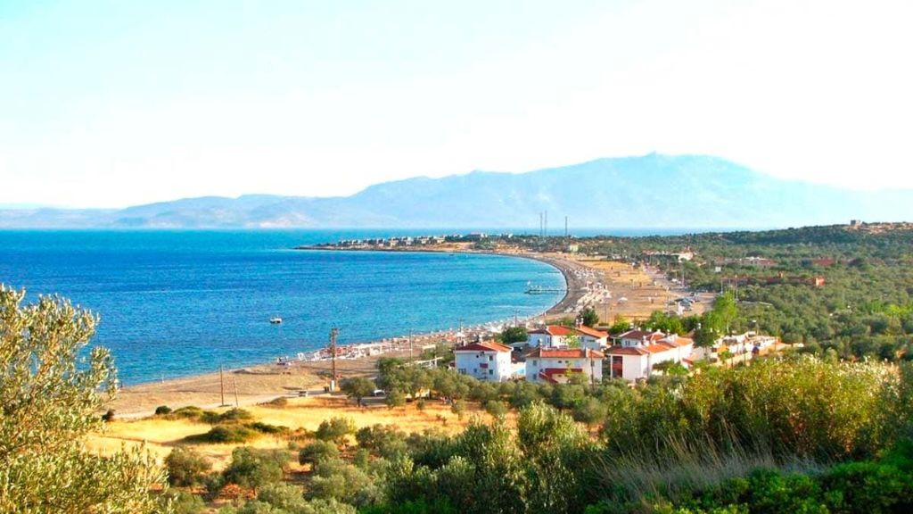 Denizi Masmavi, Havası Zeytin Kokulu Olan Bu Koya Bir Kez Gelen, Yıllar Boyu Anlatıyor assos kadirga koyu - Marmara Bölge Gazetesi