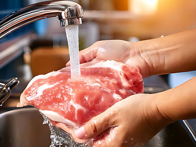 Kavurma pişirirken suyun tamamen çekilmesi, yemeğin belirli bir aşamaya geldiğini