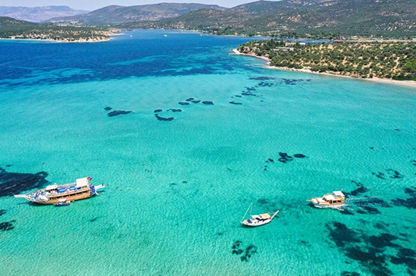 Ege’de Bir Masal Gibi Koy: Doğanın Kalbinde Huzur Sunuyor bademli ic1 - Marmara Bölge Gazetesi
