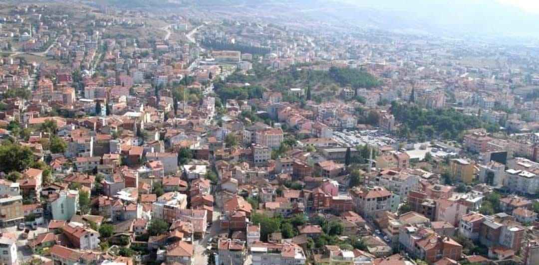 Bigadiç Belediyesi, ilçenin çeşitli noktalarında gerçekleştirdiği parke taşı döşeme ve