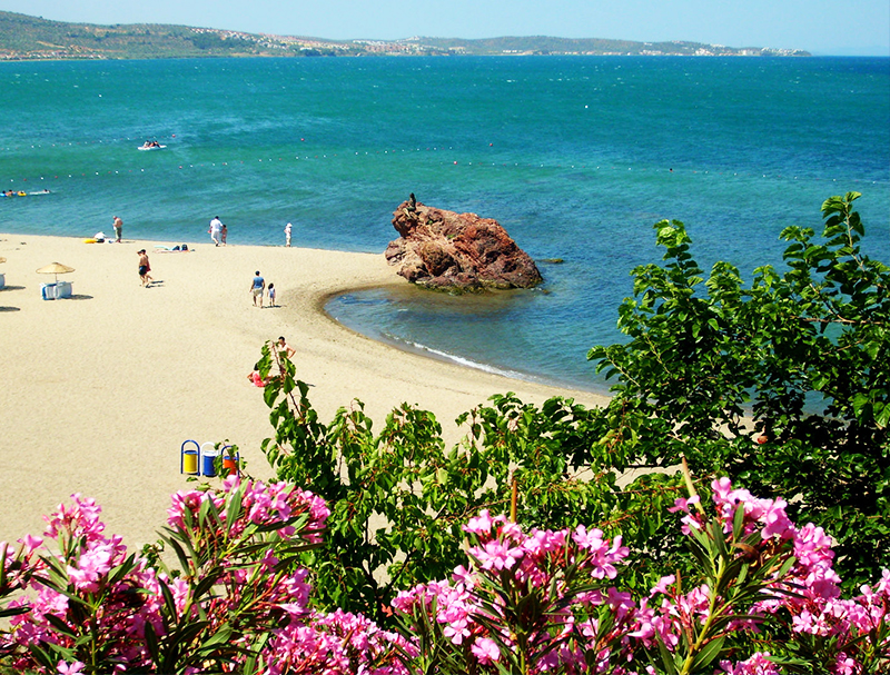 Balıkesir’in Burhaniye ilçesine bağlı Ören Mahallesi, mavi bayraklı tertemiz plajı,