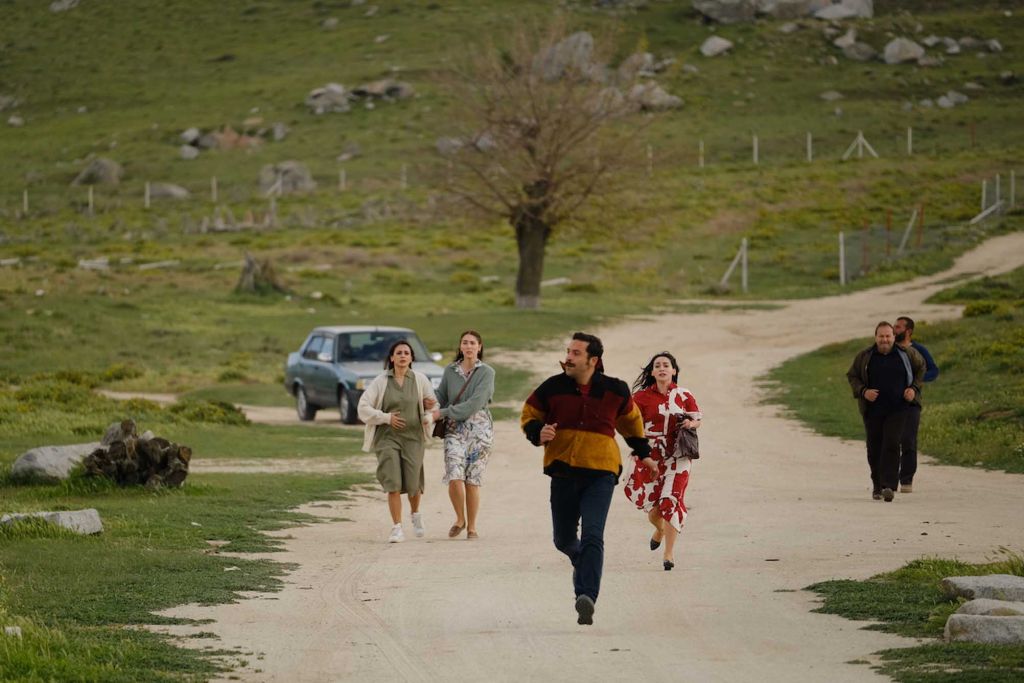 Gönül Dağı Finalinde Sürpriz Üstüne Sürpriz: Kasaba Karıştı, Gözler Açıldı! 182. Bölümde Aksiyon Tavan Yaptı caf4424b 8df5 40d1 b02a 92dd252c08cd - Marmara Bölge Gazetesi