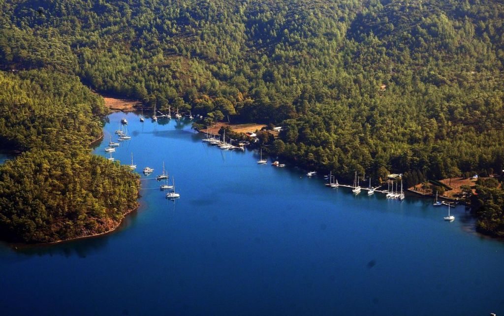 Muğla’nın Datça Yarımadası, doğasıyla her mevsim hayranlık uyandırsa da, kuzeydoğusunda