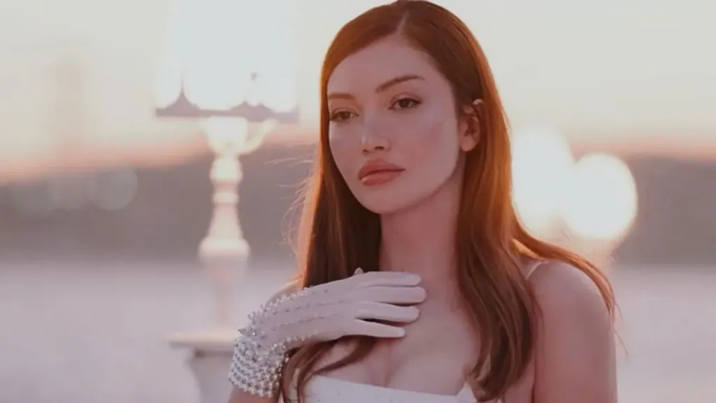 Sosyal medya dünyasının en çok konuşulan isimlerinden Danla Bilic, estetik