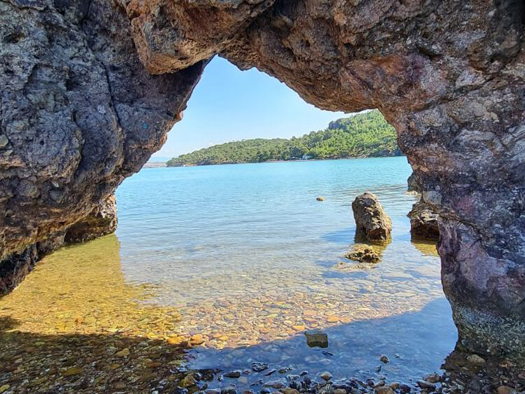 delikli kaya - Marmara Bölge Gazetesi