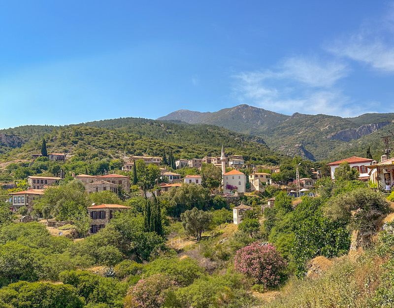 Dilek Dağları’nın eteklerinde taş evleri, sessiz sokakları ve büyüleyici doğasıyla