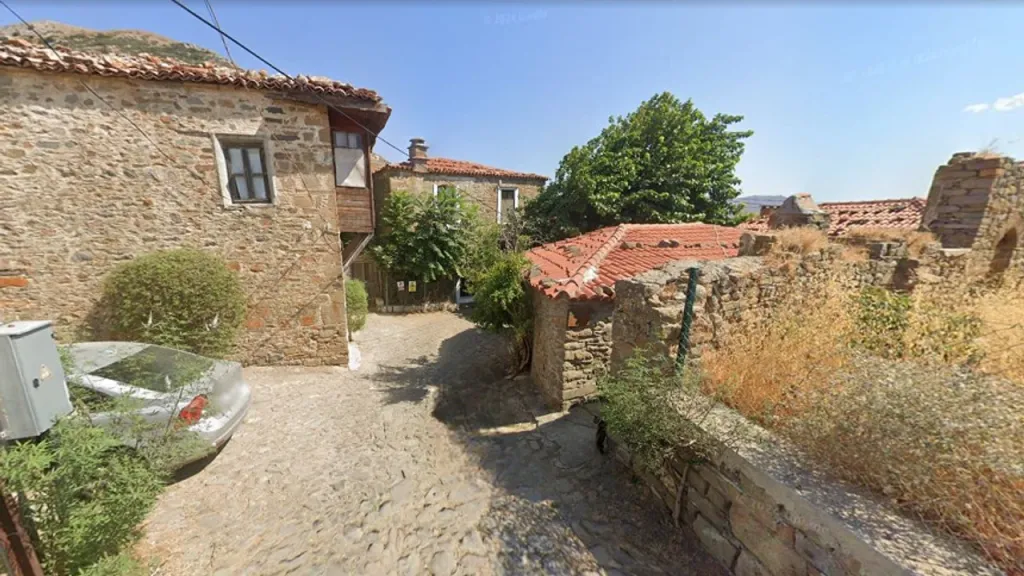 Gökçeada'nın Eski Bademli Köyü, tarihi dokusu, doğal güzellikleri ve huzurlu