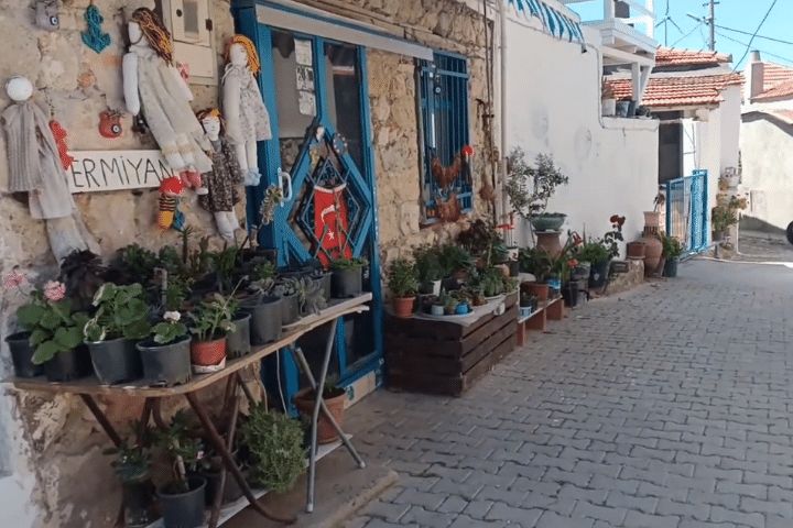 Taş Evleri, Organik Pazarı ve Sanatla Donatılmış Sokaklarıyla Çeşme’nin En Güzel Köyü germiyan 1664799206 1678266052 - Marmara Bölge Gazetesi