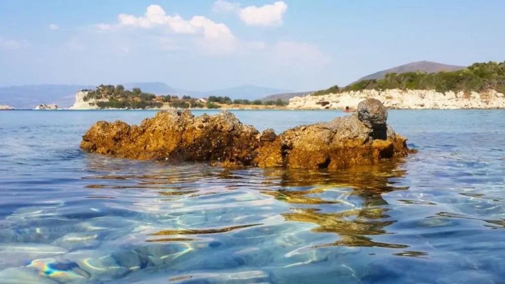 İzmir’in Dikili ilçesine bağlı Bademli Köyü sınırlarında yer alan Zindancık