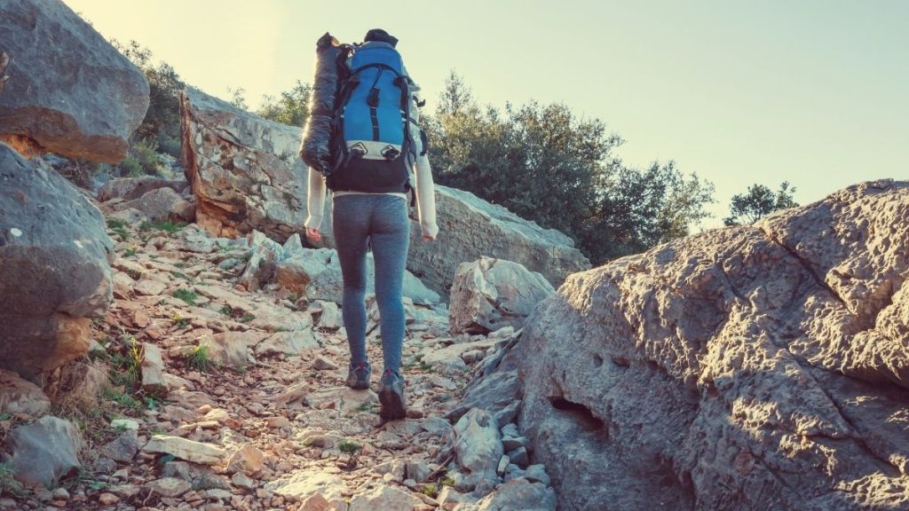 Akdeniz’in kıyı şeridini adım adım kat eden, hem tarihi zenginlikleri