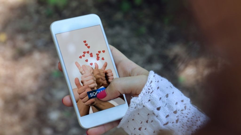 Ulaştırma ve Altyapı Bakanı Abdulkadir Uraloğlu, çocukların sosyal medya kullanımına