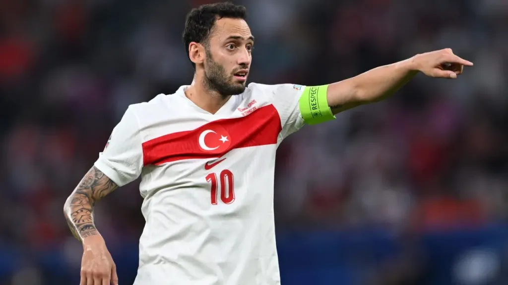 Galatasaray'ın uzun süredir gündeminde yer alan Hakan Çalhanoğlu transferinde flaş